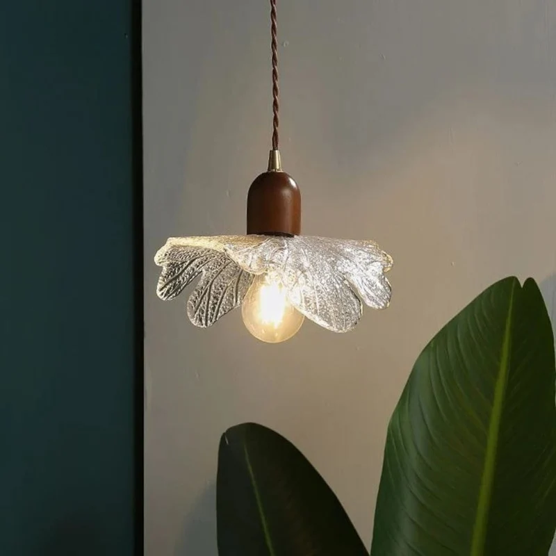 Suspension Florale en Verre et Bois – Nervures Détaillées, Ambiance Douce