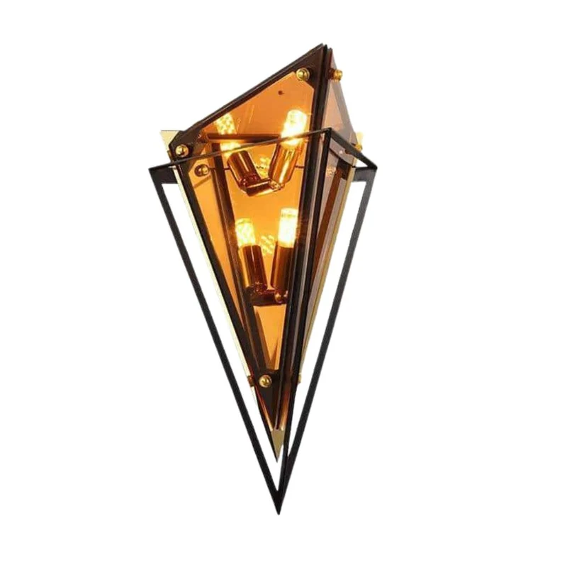 Applique Murale Couloir Triangulaire Ambrée – Style Torche Revisité