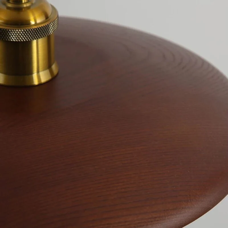 Suspension Ancienne en Bois et Laiton – Nordique et Industrielle à la Fois