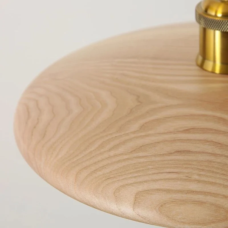 Suspension Ancienne en Bois et Laiton – Nordique et Industrielle à la Fois