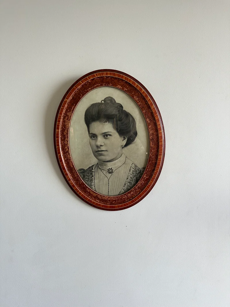 Portrait jeune femme rehaussé à la main années 1900