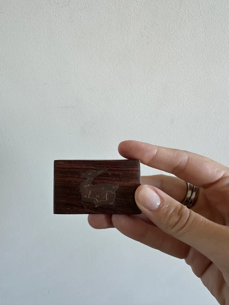 Boîtes en bois décorées de laiton taille mini