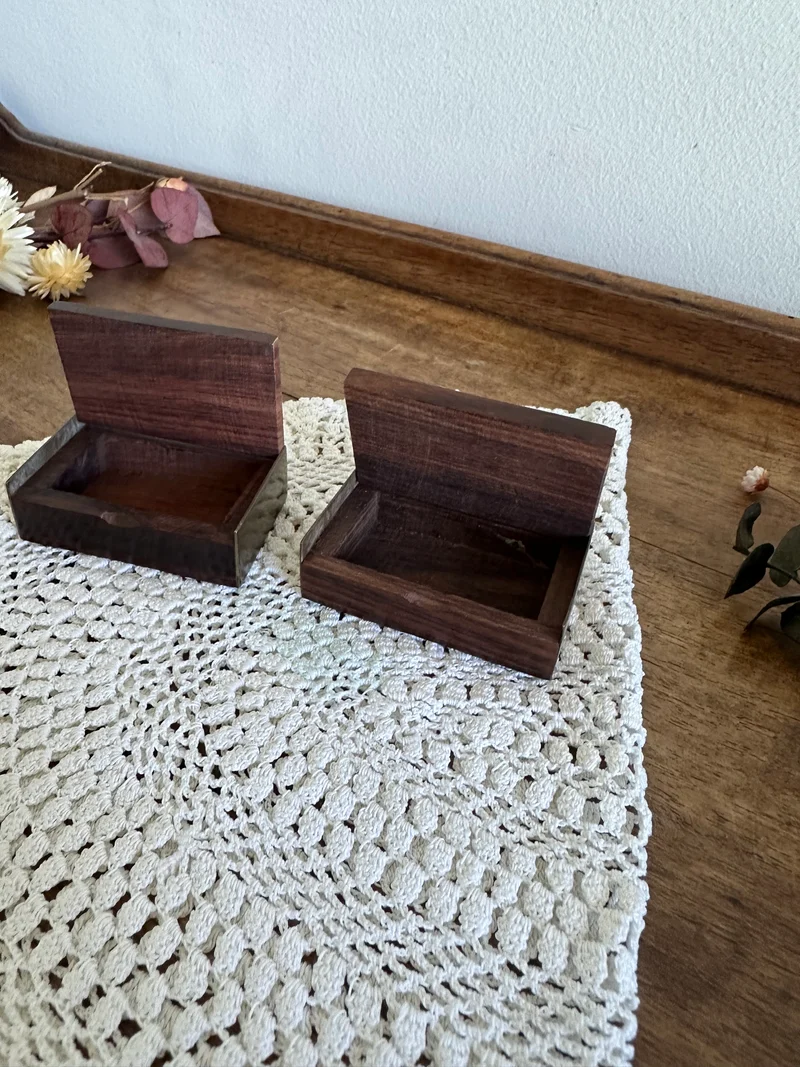 Boîtes en bois décorées de laiton taille mini