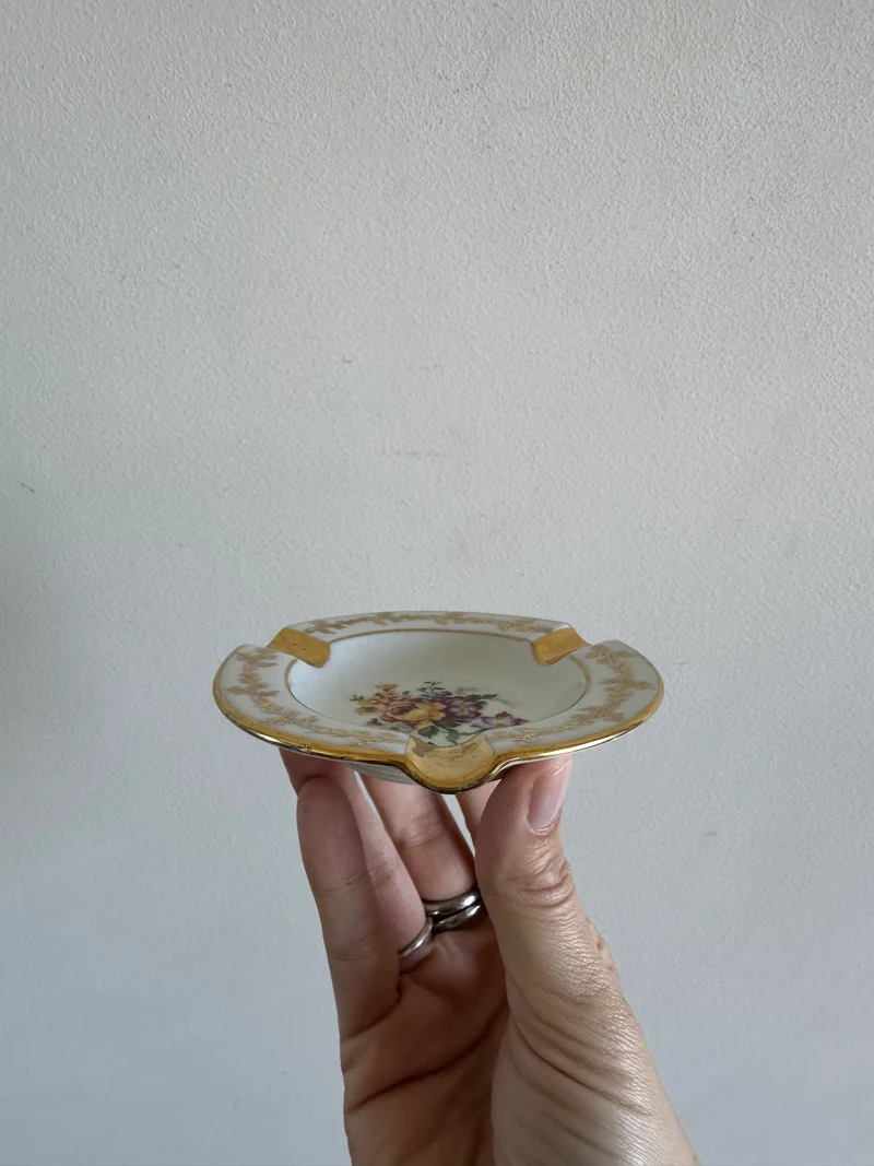 Cendrier en porcelaine de Limoges bords dorés