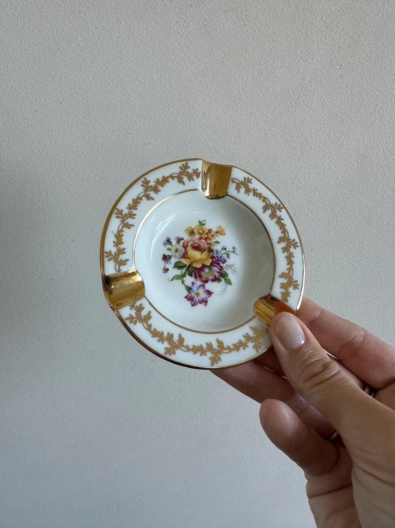 Cendrier en porcelaine de Limoges bords dorés