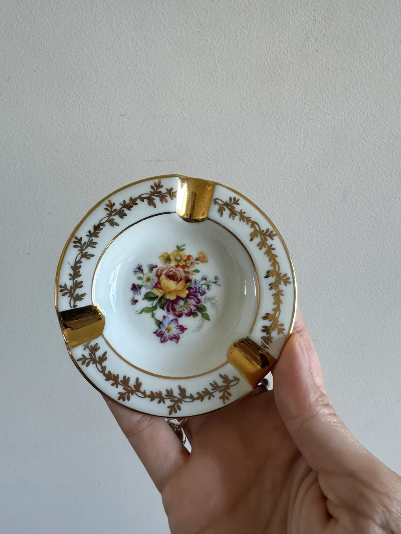 Cendrier en porcelaine de Limoges bords dorés