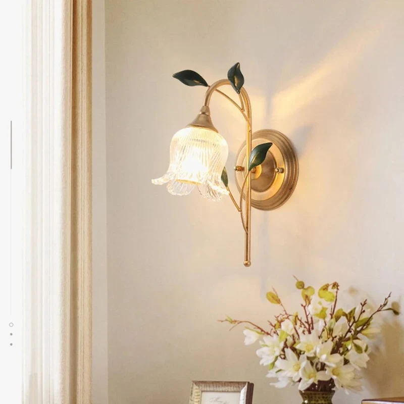 Applique Murale Feuille Dorée en Verre Tulipe – Charme Nostalgique