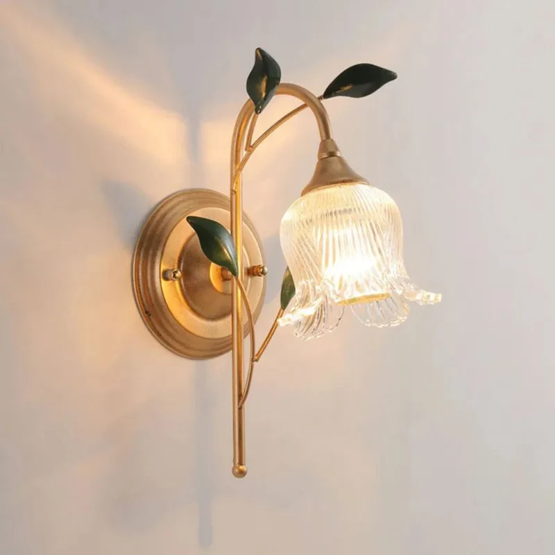 Applique Murale Feuille Dorée en Verre Tulipe – Charme Nostalgique