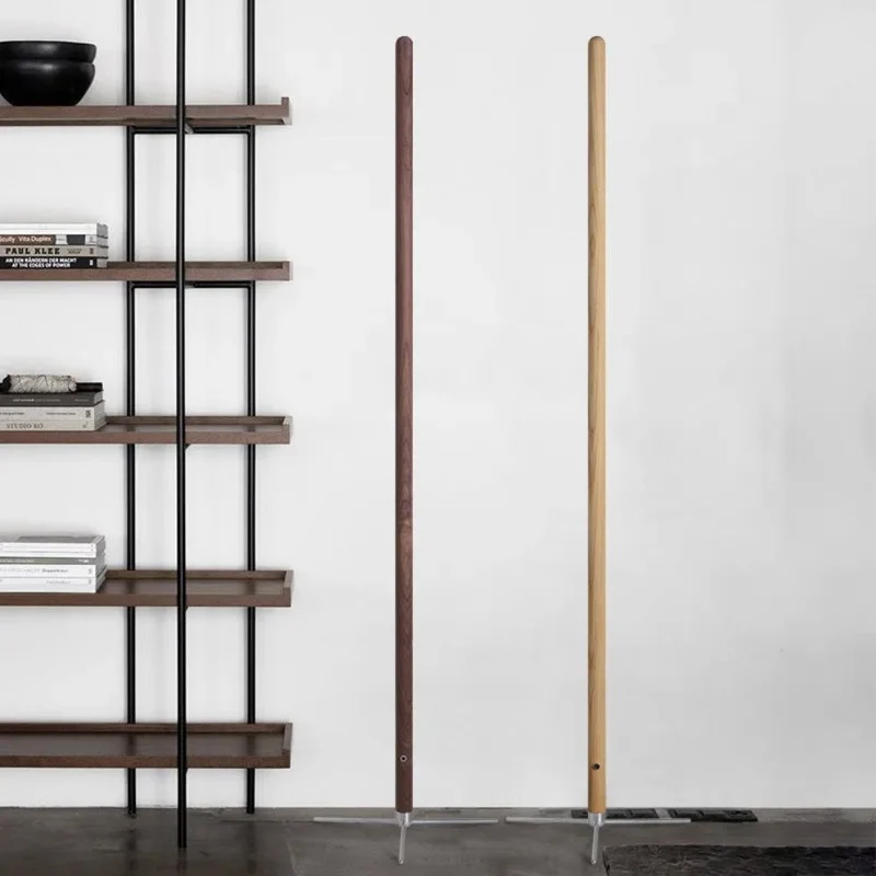 Lampadaire Fin en Bois Naturel à Ruban LED – Clair ou Foncé, Trépied