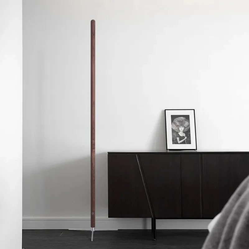 Lampadaire Fin en Bois Naturel à Ruban LED – Clair ou Foncé, Trépied