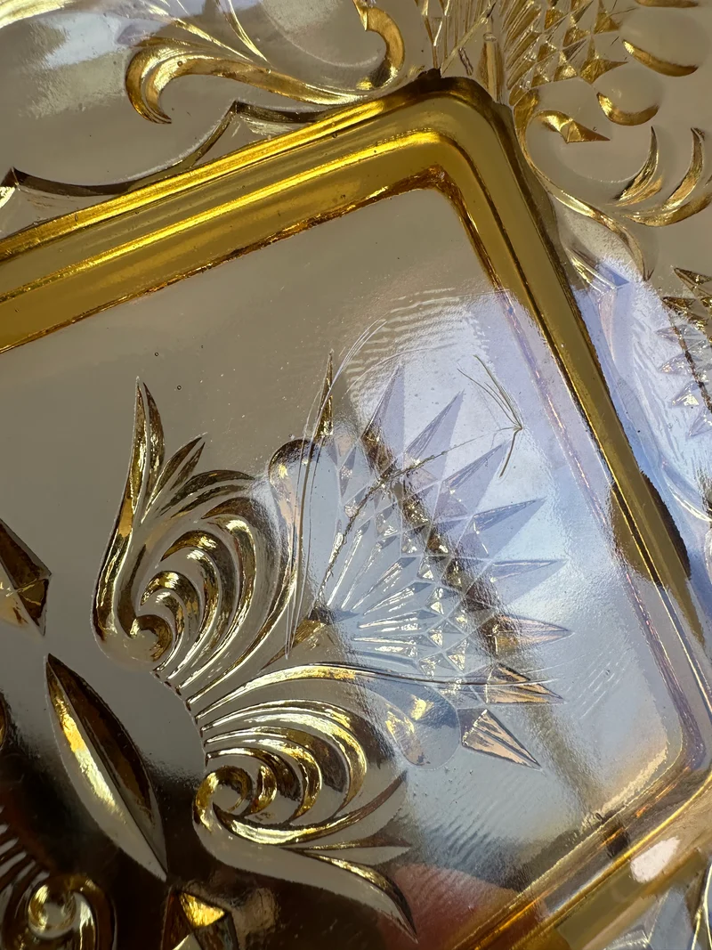 Plateau vide poche en verre taillé jaune