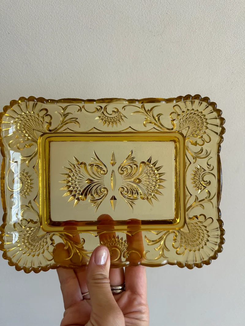 Plateau vide poche en verre taillé jaune