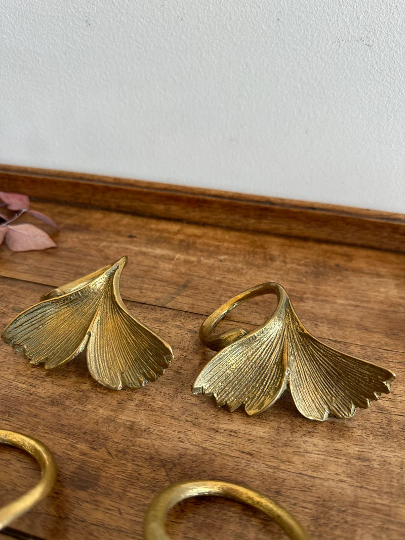 Ronds de serviettes en laiton doré motifs feuilles de chêne