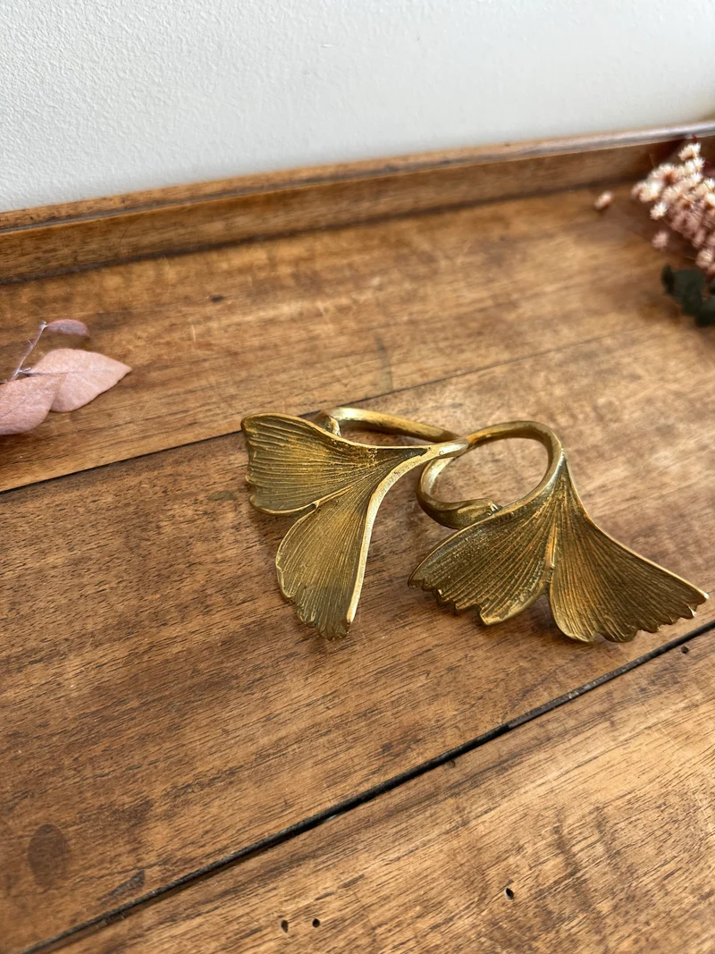 Ronds de serviettes en laiton doré motifs feuilles de chêne