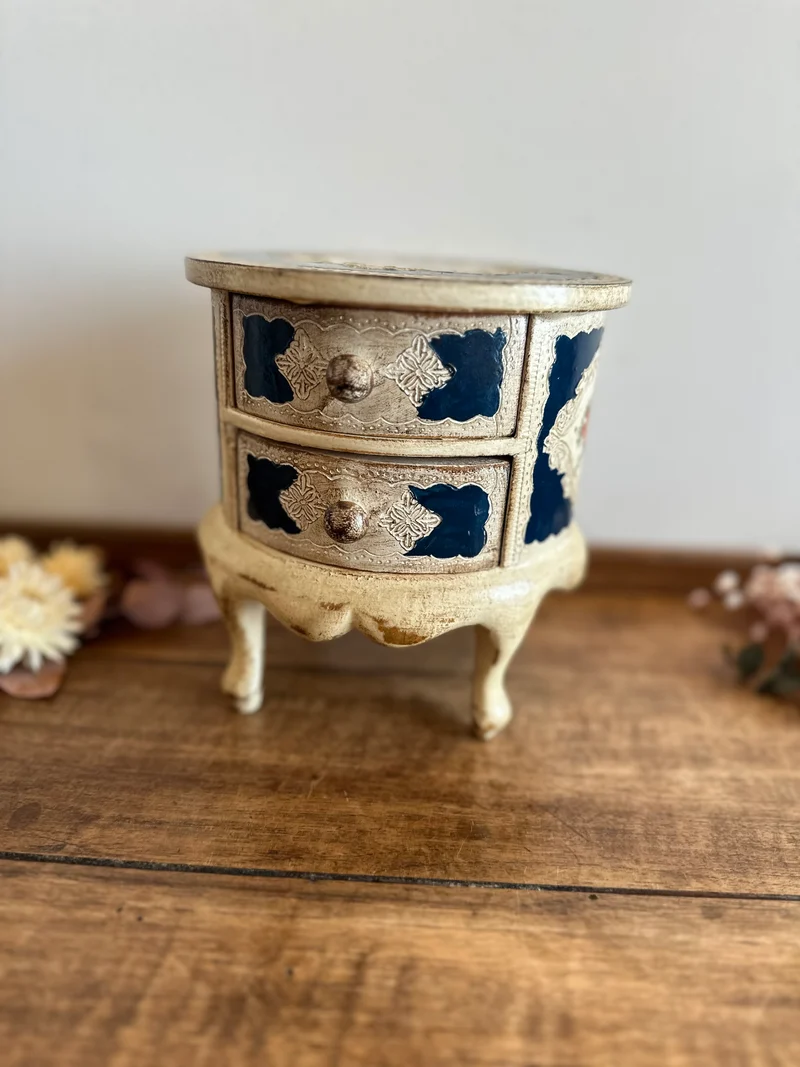 Coffret en bois rond sur pieds style florentin