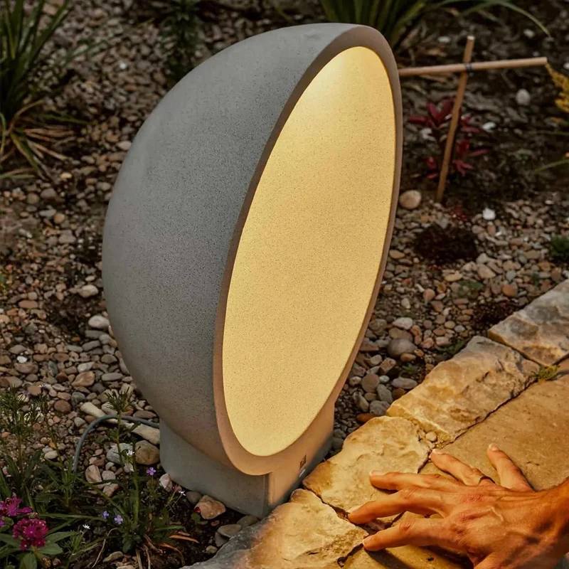 Borne lumineuse GAIA LED béton gris foncé – éclairage extérieur design et durable