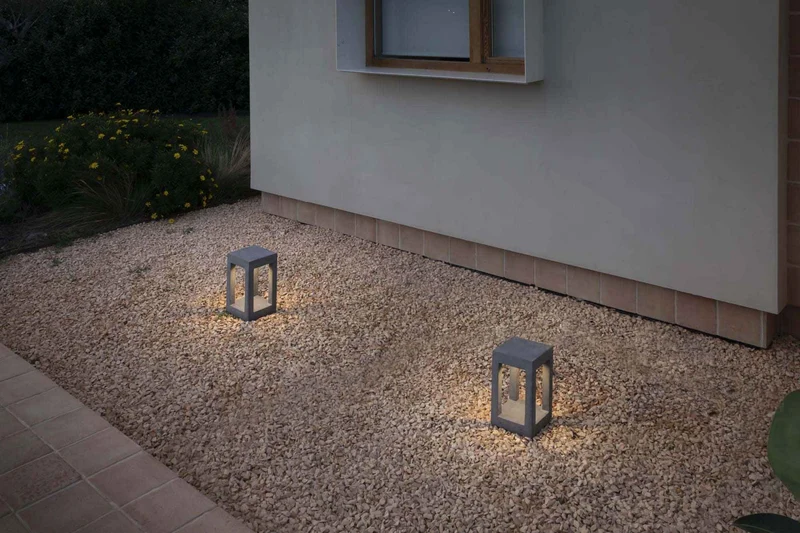 Borne Pilo 350 : balise extérieure en ciment gris, LED 6 W, IP65, design épuré pour jardin