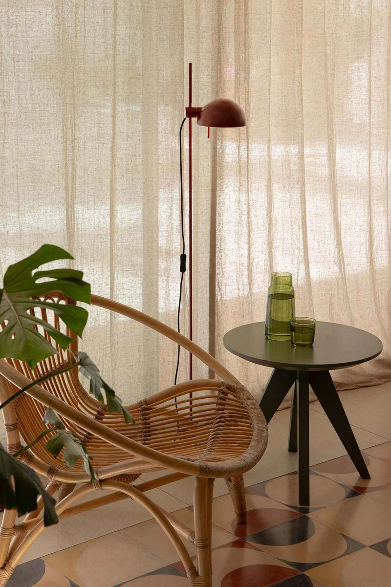 Lampadaire MATILDA Grenat : l'éclat sophistiqué