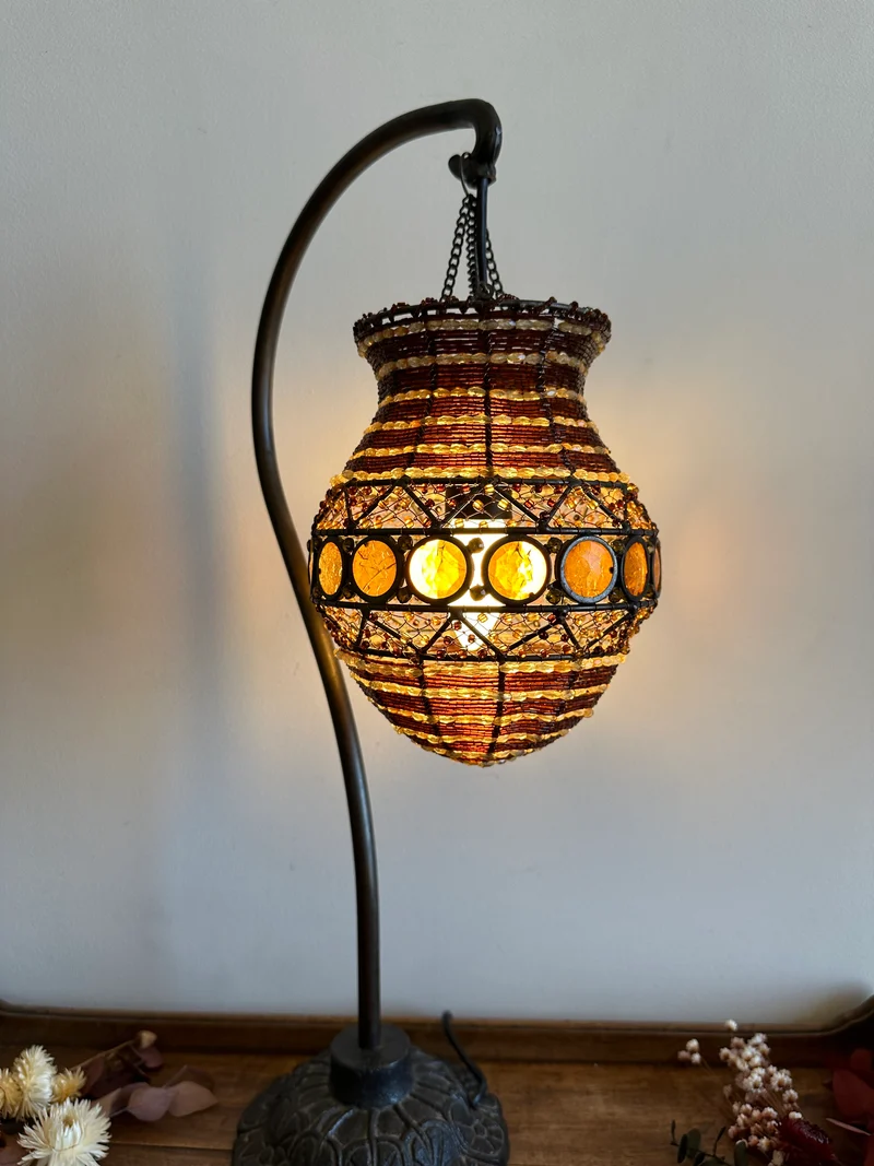 Lampe lanterne suspendue perles et fer forgé