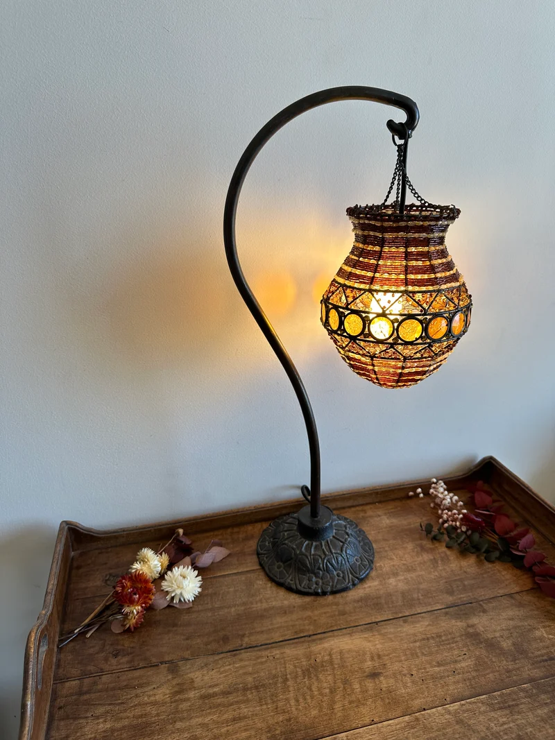 Lampe lanterne suspendue perles et fer forgé