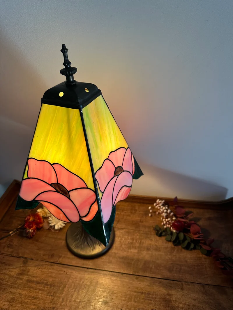Lampe style Tiffany rectangulaire verte et rose