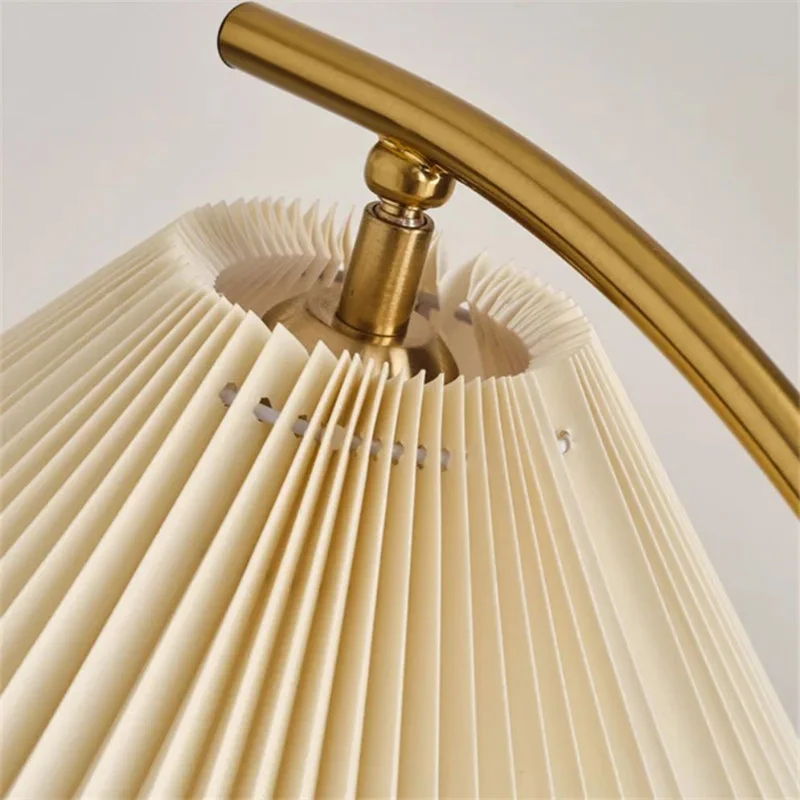 Lampadaire Tablette en Bois de Noyer – Table d'Appoint Intégrée