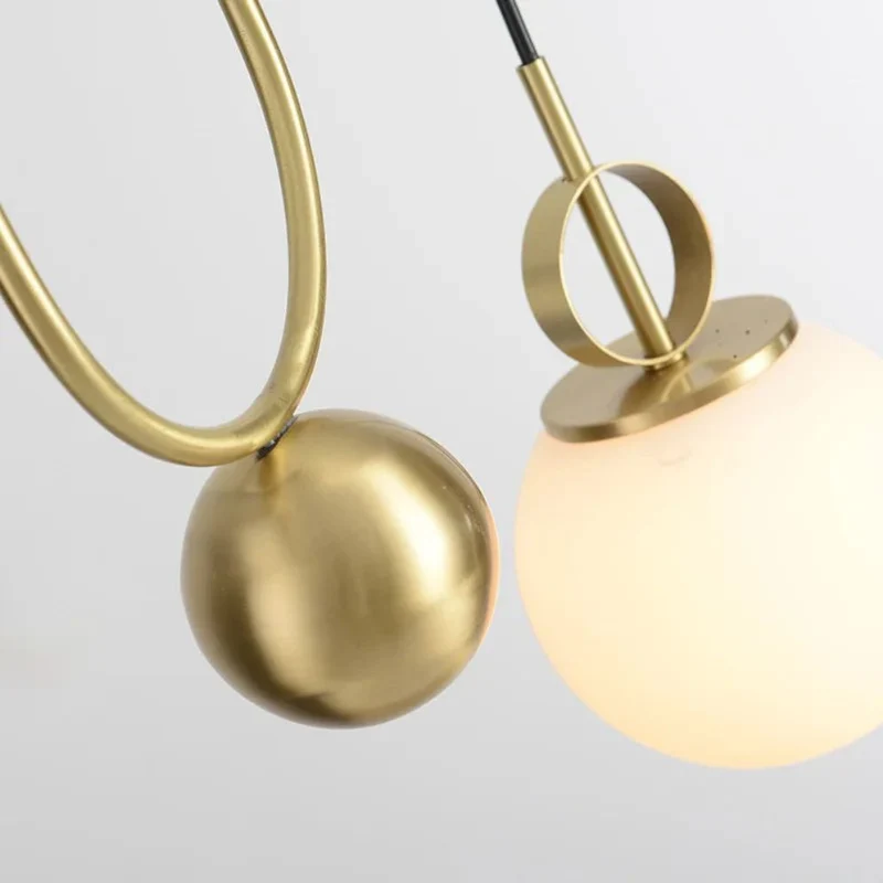 Suspension Double Boule Dorée et Verre Dépoli – Chambre ou Salon