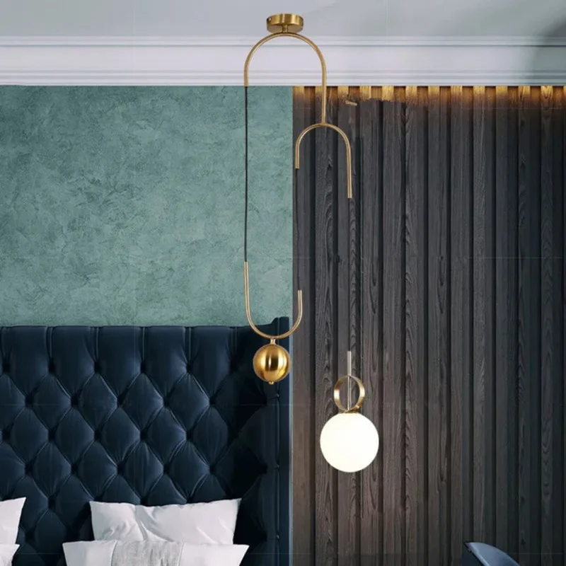 Suspension Double Boule Dorée et Verre Dépoli – Chambre ou Salon