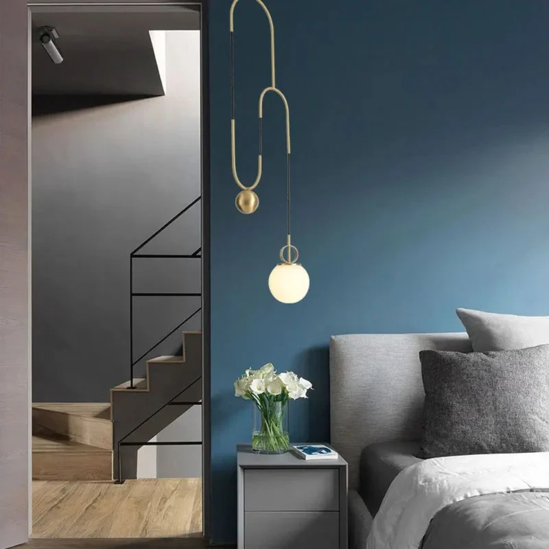 Suspension Double Boule Dorée et Verre Dépoli – Chambre ou Salon