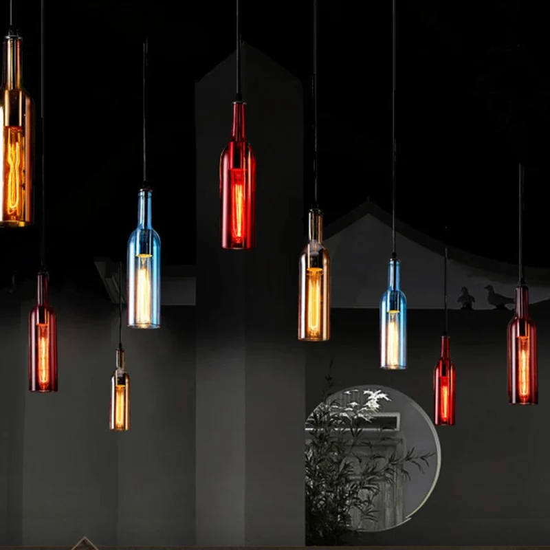 Suspension Aérienne en Bouteilles de Verre Colorées – Pièce Maîtresse Unique