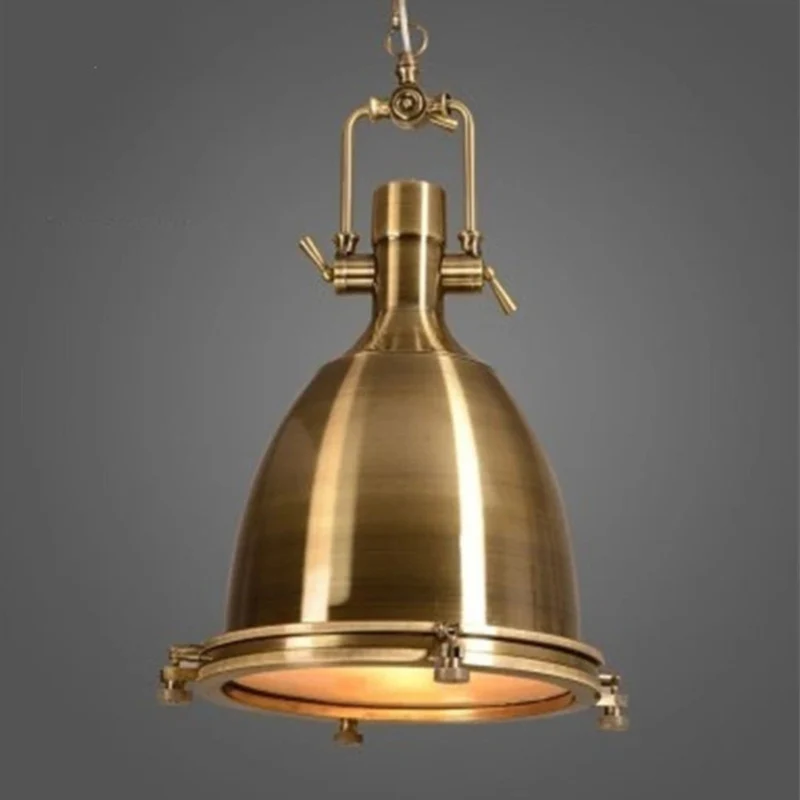 Suspension Rétro en Fer Chromé – Forme Cloche Chargée d'Histoire