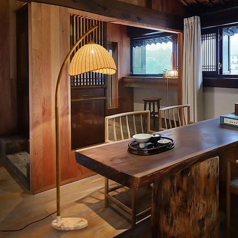Lampe sur Pied Bureau en Bambou et Marbre – Ambiance Feutrée Naturelle
