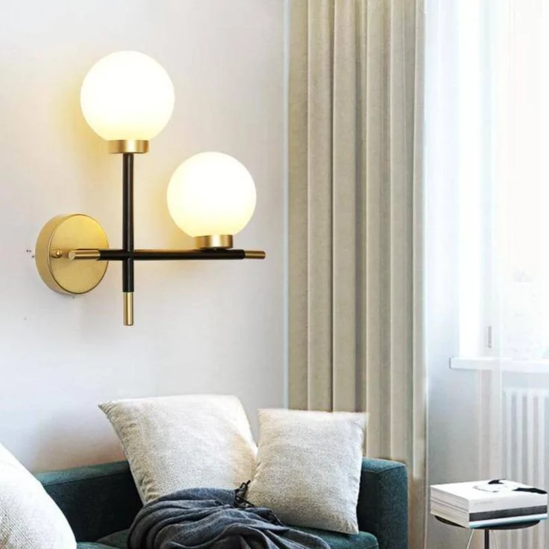 Applique Murale Opaline Noire et Dorée – Art Déco pour Couloir ou Chambre
