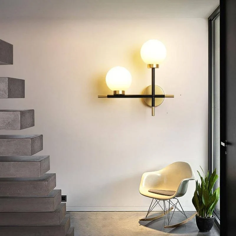 Applique Murale Opaline Noire et Dorée – Art Déco pour Couloir ou Chambre