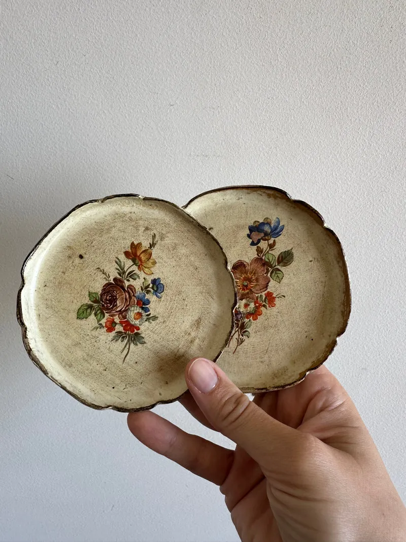 Coupelles en bois style florentin ton crème motif fleurs