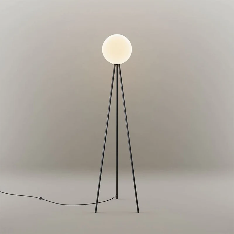 s.luce Dreibein-Stehleuchte Orb Tripod 160cm mit Glaskugel