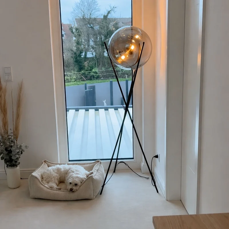 s.luce Orb Axis Glaskugel Stehlampe Dreibein 160cm
