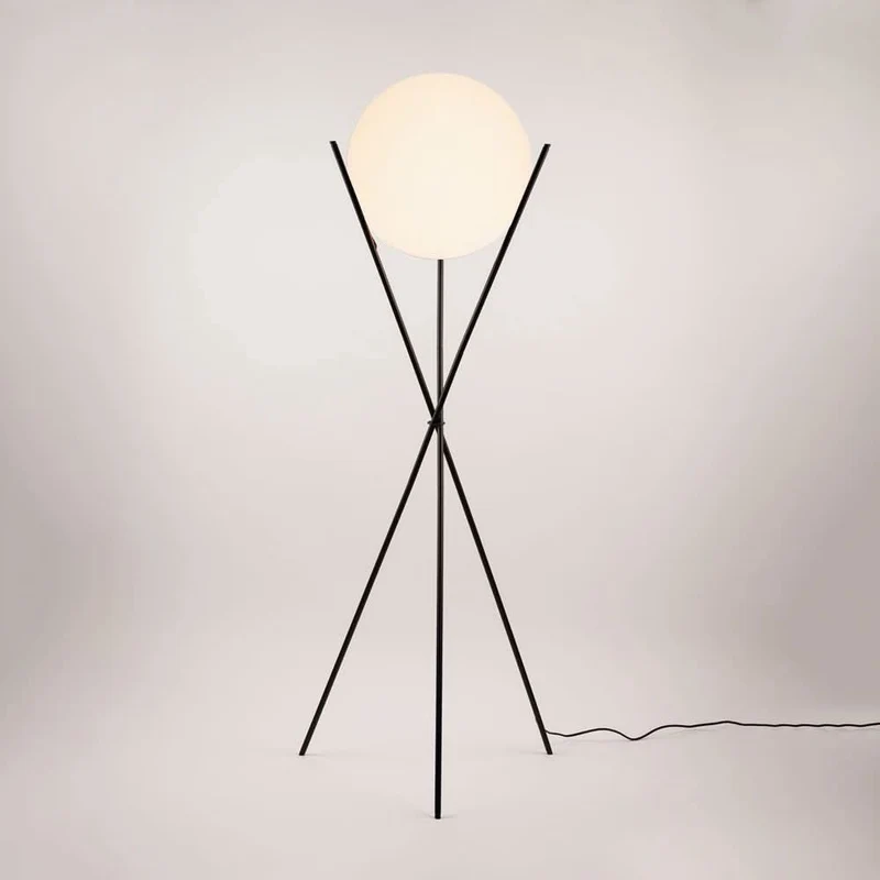 s.luce Orb Axis Glaskugel Stehlampe Dreibein 160cm