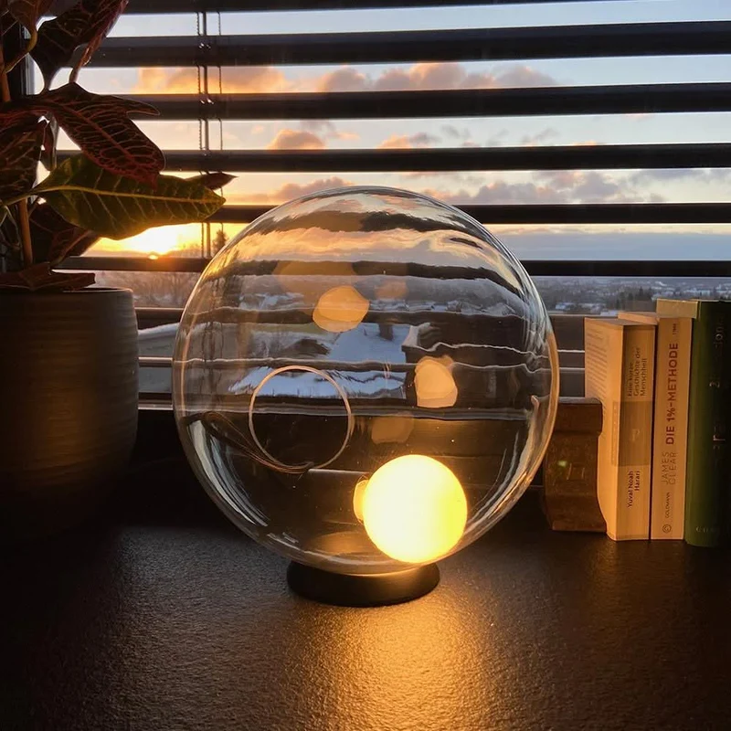 s.luce Orb Glaskugel Tischlampe