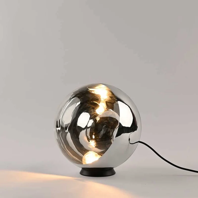 s.luce Orb Glaskugel Tischlampe