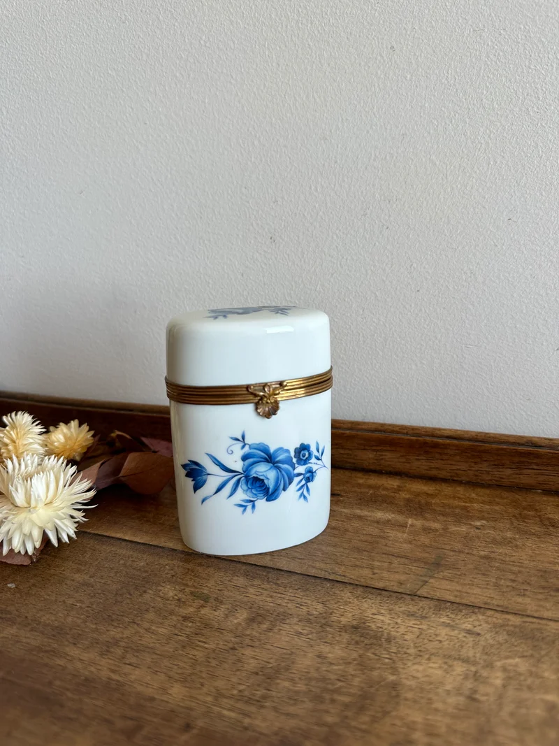 Bonbonnière en porcelaine décorations florales