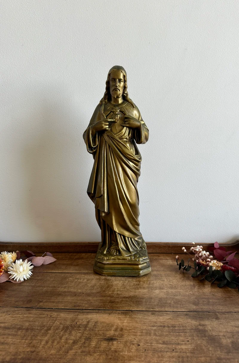 Statue du Sacré Cœur en plâtre doré