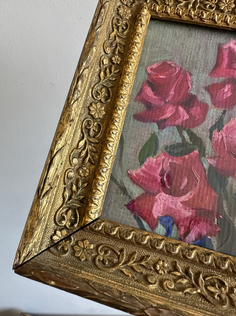 Peinture à l'huile roses sur fond gris cadre napoléon III