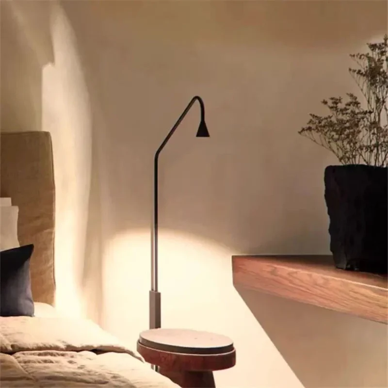 Lampadaire Noir Design Courbé – Idéal Chevet, Doré ou Noir au Choix