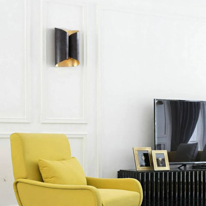 Applique Murale Noire Intérieur à Double Tube – Finition Dorée Chic