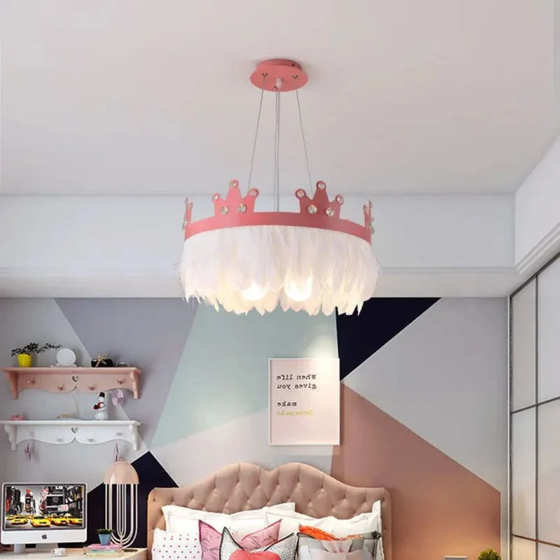 Suspension Bohème en Plumes – Finesse Dorée ou Rose pour votre Salon