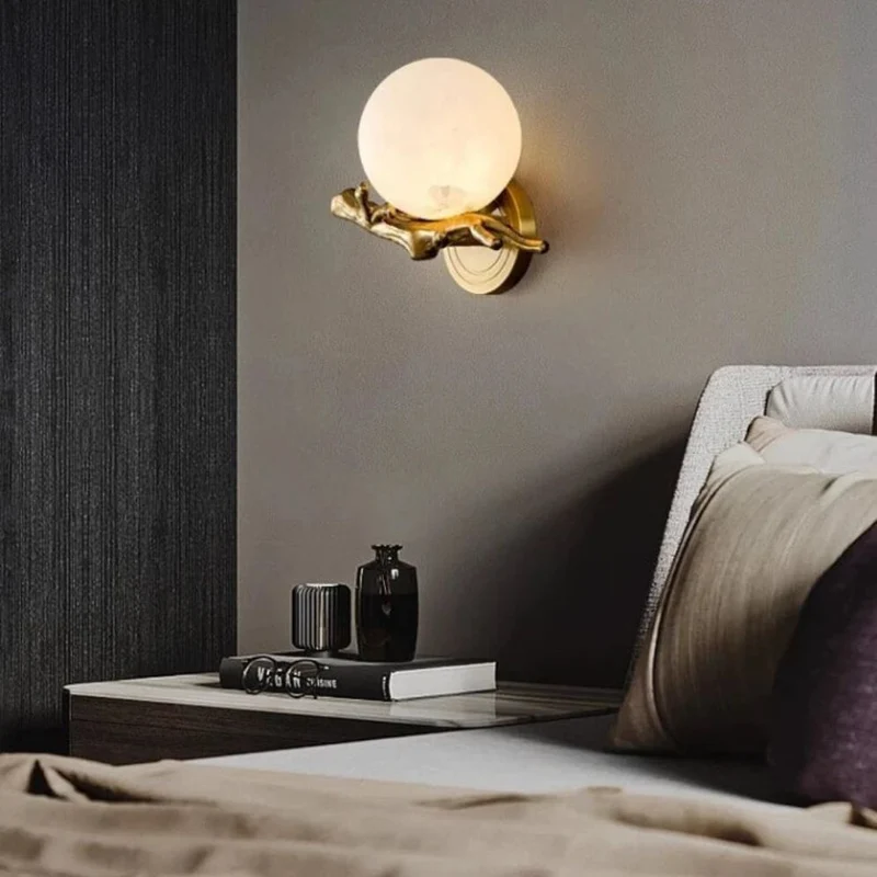 Applique Murale Originale Lune sur Branche Dorée – Chambre ou Salon