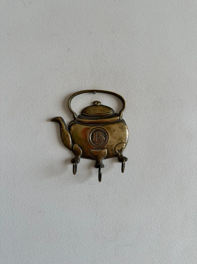 Patère en laiton motif théière