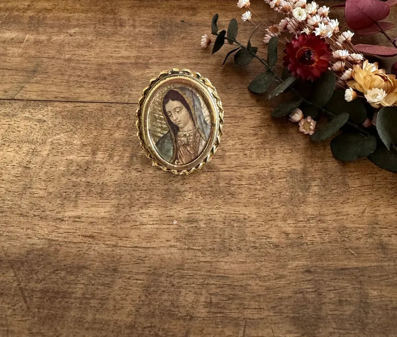 Médaillon à poser de la Vierge cerclé de métal doré