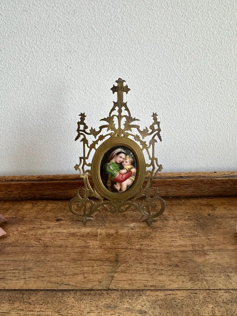 Autel de voyage religieux sur porcelaine structure en laiton